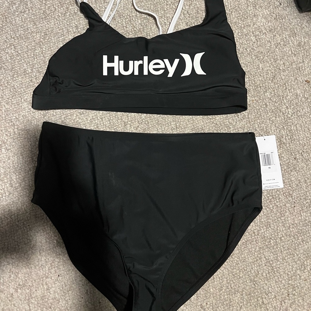 Hurley Women’s Black/White 2-piece Swimsuit Size 1X